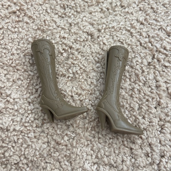 Barbie Doll Shoes Brown Western Cowgirl Boots Modern High Heels for Pointed Feet - Picture 1 of 1